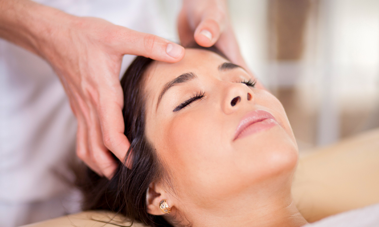Anti aging-bindweefselmassage gezicht + cupping + evt. LED-therapie Anti aging-bindweefselmassage gezicht + cupping + evt. LED-therapie