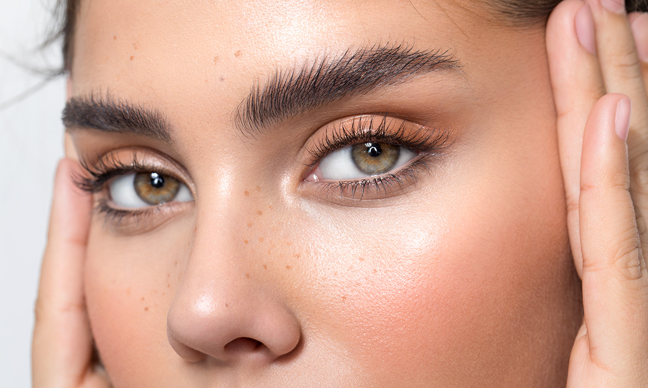 Koreaanse wimperlift + verven of brow lamination + hybrid tint