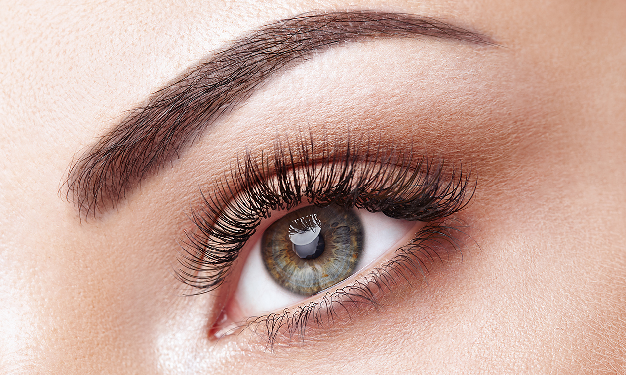 Wenkbrauw- en/of wimperbehandeling naar keuze