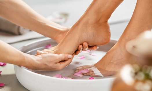 Cosmetische spa-pedicurebehandeling (60 min) + koffie/thee