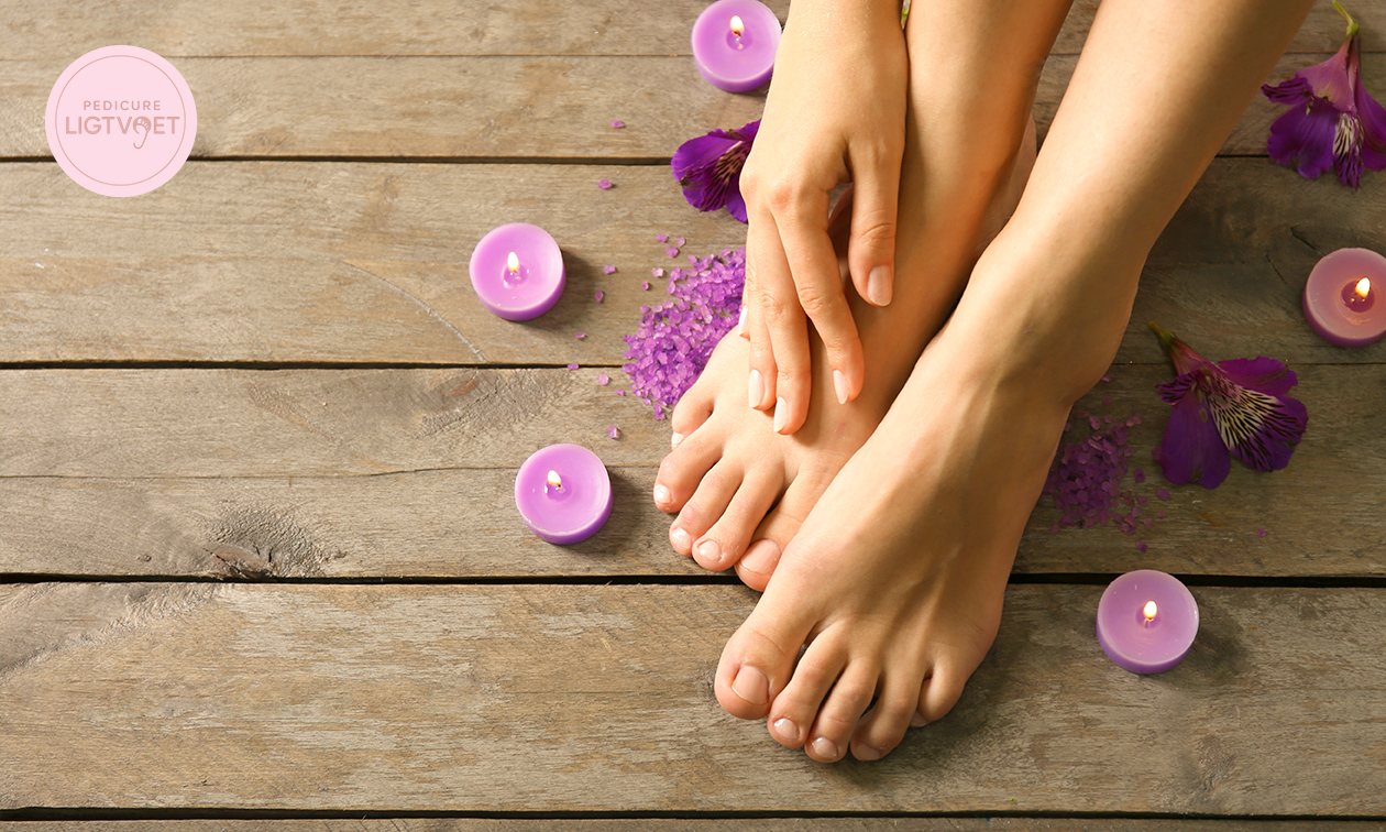 Pedicurebehandeling (45 min) of Russian manicurebehandeling + gellak (60 min)
